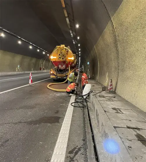 商都隧道排水渠清淤